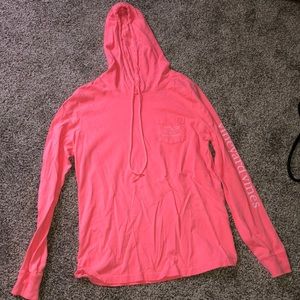 vineyard vines hooded t-shirt